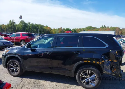 2018 Toyota Highlander Le/Le Plus z USA, uszkodzony, nr VIN 5TDBZRFH3JS871103